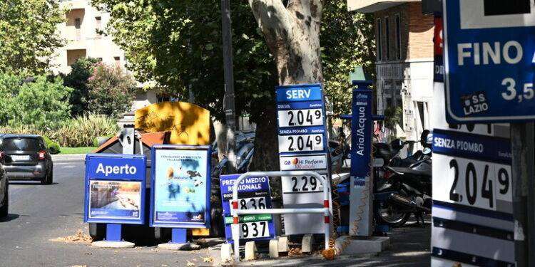 Caro carburanti, autotrasportatori sardi sul piede di guerra