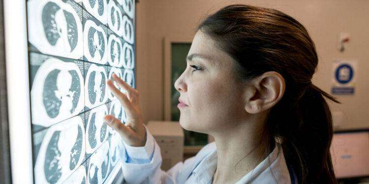 Iss, il 10% delle donne senza controlli al seno in tutta la loro vita