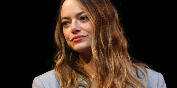 Emma Stone, una Frankenstein pura che scopre il sesso