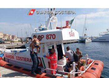 Bimbo di 3 anni si ferisce in barca, rischia perdere un dito