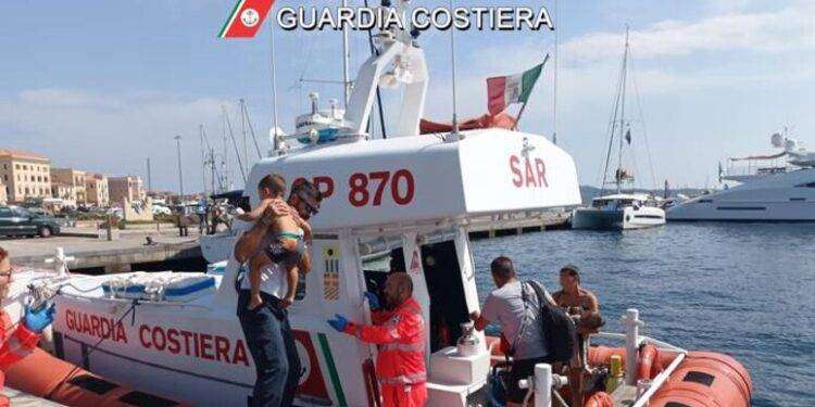 Bimbo di 3 anni si ferisce in barca, rischia perdere un dito