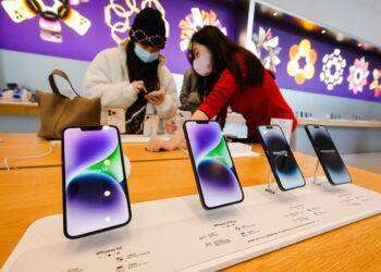 Nuovo design e fotocamera, come cambierà l’iPhone 15 Pro