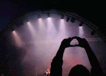 Nada torna in Sardegna e fa il pieno di pubblico: voce graffiante e tanto cuore