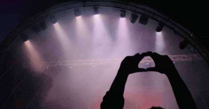 Nada torna in Sardegna e fa il pieno di pubblico: voce graffiante e tanto cuore