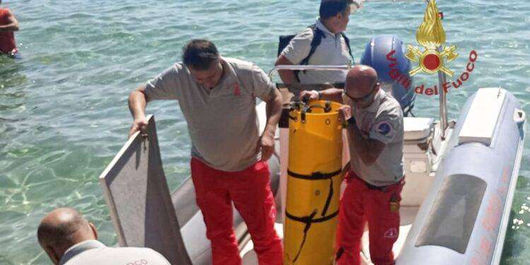 Colta da malore, cade sugli scogli a Calamosca