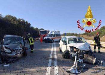 Scontro tra auto su circonvallazione a Olbia, muore 76enne
