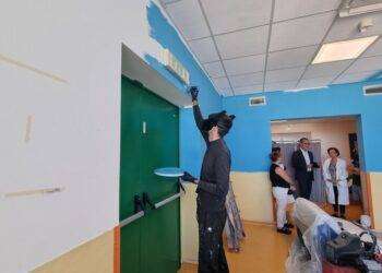 Manu Invisibile colora la Pediatria del San Martino di Oristano