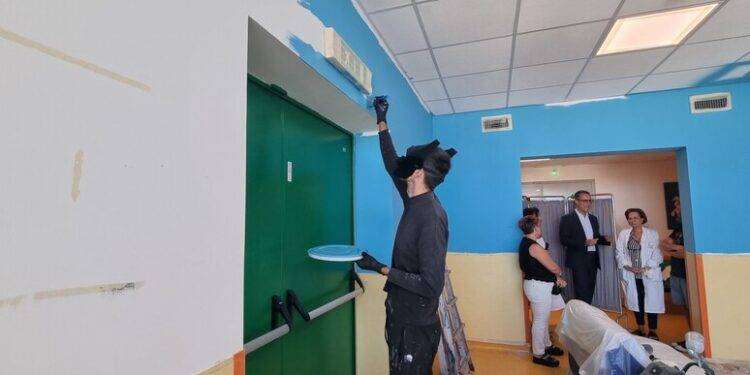 Manu Invisibile colora la Pediatria del San Martino di Oristano