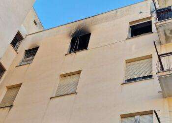 Incendio in casa a Sassari, Vigili del fuoco salvano disabile