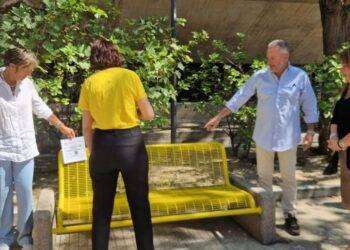 Panchine gialle e rosse contro violenza donne e endometriosi