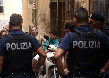 Blitz anticrimine a Tor Bella Monaca e nei Quartieri Spagnoli