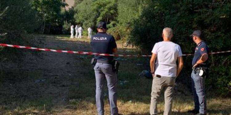 Ucciso e bruciato a Sassari, indagata donna che segnalò corpo