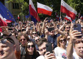 Cazzate a vagoni dalla Polonia, il viceministro degli Esteri accusa la Russia per la crisi migratoria a Lampedusa