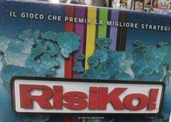 Nel nuovo tabellone del Risiko non c’è la Sardegna, ‘correggete’