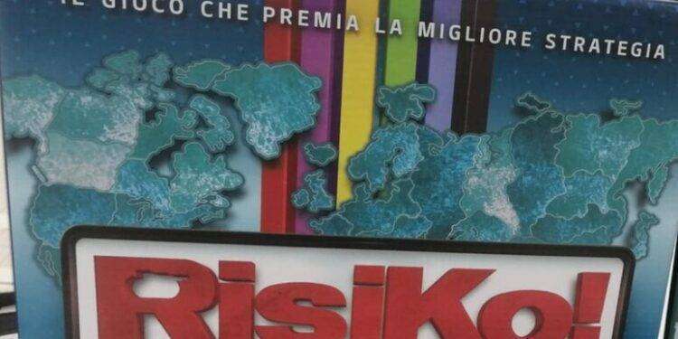 Nel nuovo tabellone del Risiko non c’è la Sardegna, ‘correggete’