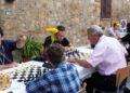 Borgo nel Senese si trasforma in scacchiera per un torneo
