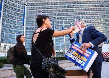 Torte in faccia a Bruxelles per il capo di Ryanair O’Leary