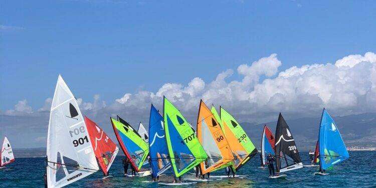 Windsurf: 170 iscritti al campionato italiano a Porto Pino
