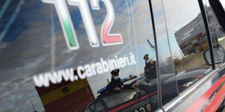 Calci e pugni alla compagna, arrestato un 44enne