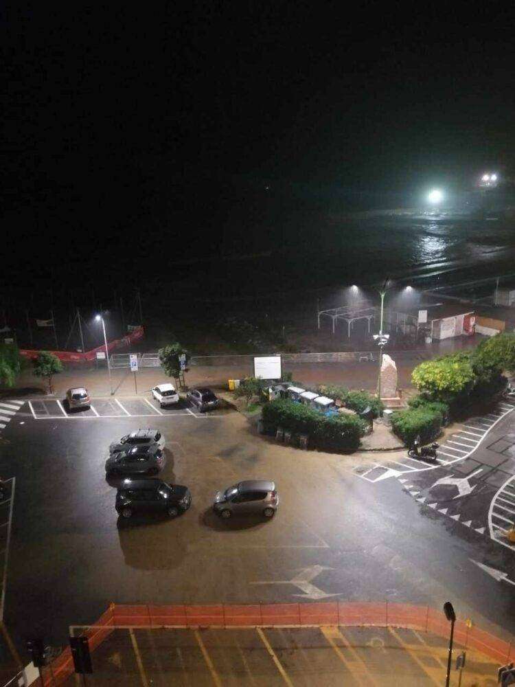 Allerta arancione, nubifragio su Recco e Camogli in Liguria: torrenti in piena e strade allagate