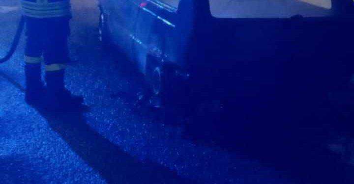Auto in fiamme a Bosa, intervento dei Vigili del Fuoco