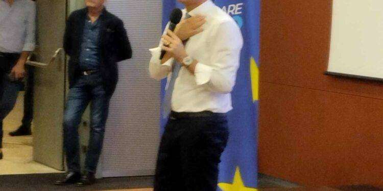 Regionali, Renzi a Cagliari: «Faremo la differenza»