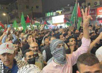 Centinaia di migliaia di persone in piazza in Giordania in sostegno alla Palestina