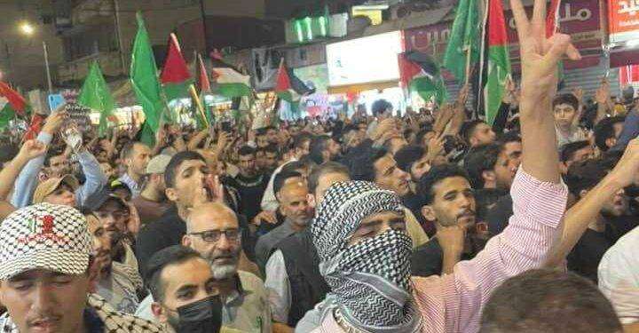 Centinaia di migliaia di persone in piazza in Giordania in sostegno alla Palestina