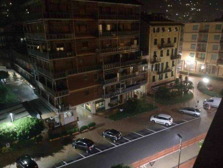 Allerta arancione, nubifragio su Recco e Camogli in Liguria: torrenti in piena e strade allagate