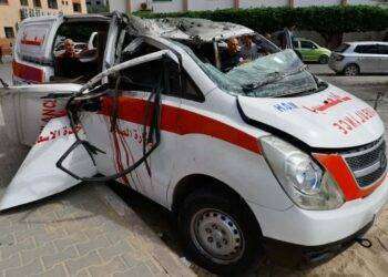 Ambulanza della Mezzaluna Rossa bombardato dai caccia israeliani