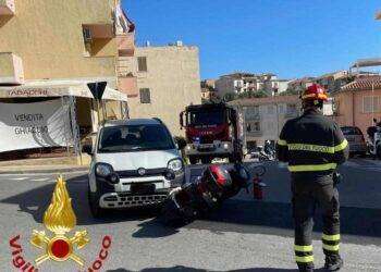 La Maddalena, scontro tra auto e scooter: giovane trasportata in ospedale