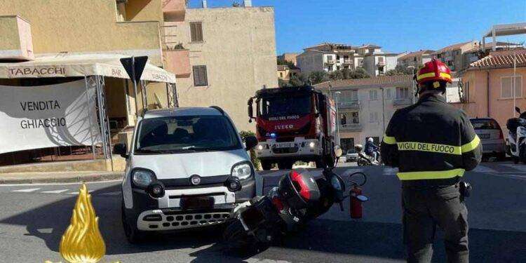 La Maddalena, scontro tra auto e scooter: giovane trasportata in ospedale