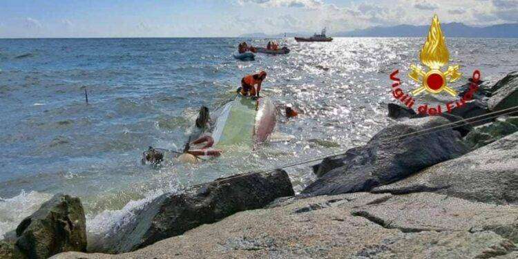 Cagliari, barca a vela affonda davanti al porto: è mistero