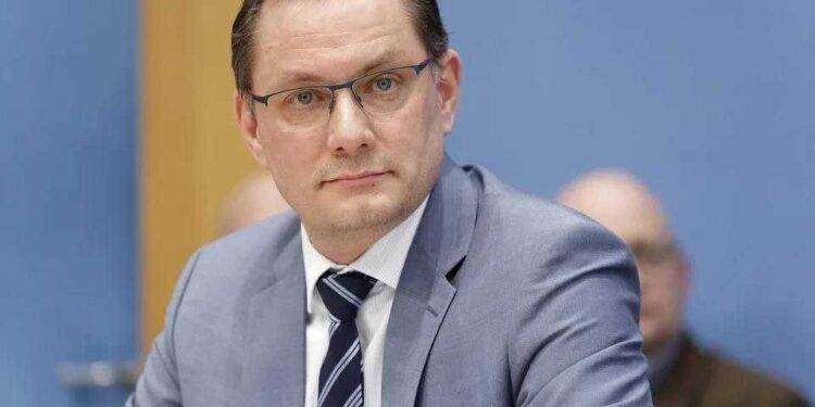 Germania, aggredito il leader di AfD Tino Chrupalla