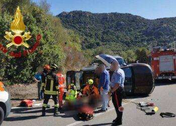 Arzachena, auto si ribalta: ferito un 92 enne