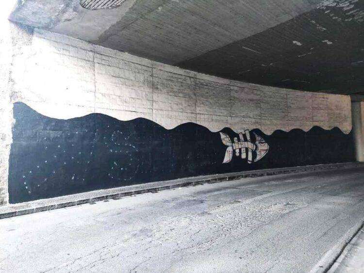 Demolita l’installazione critica verso lockdown e vaccini imposti!