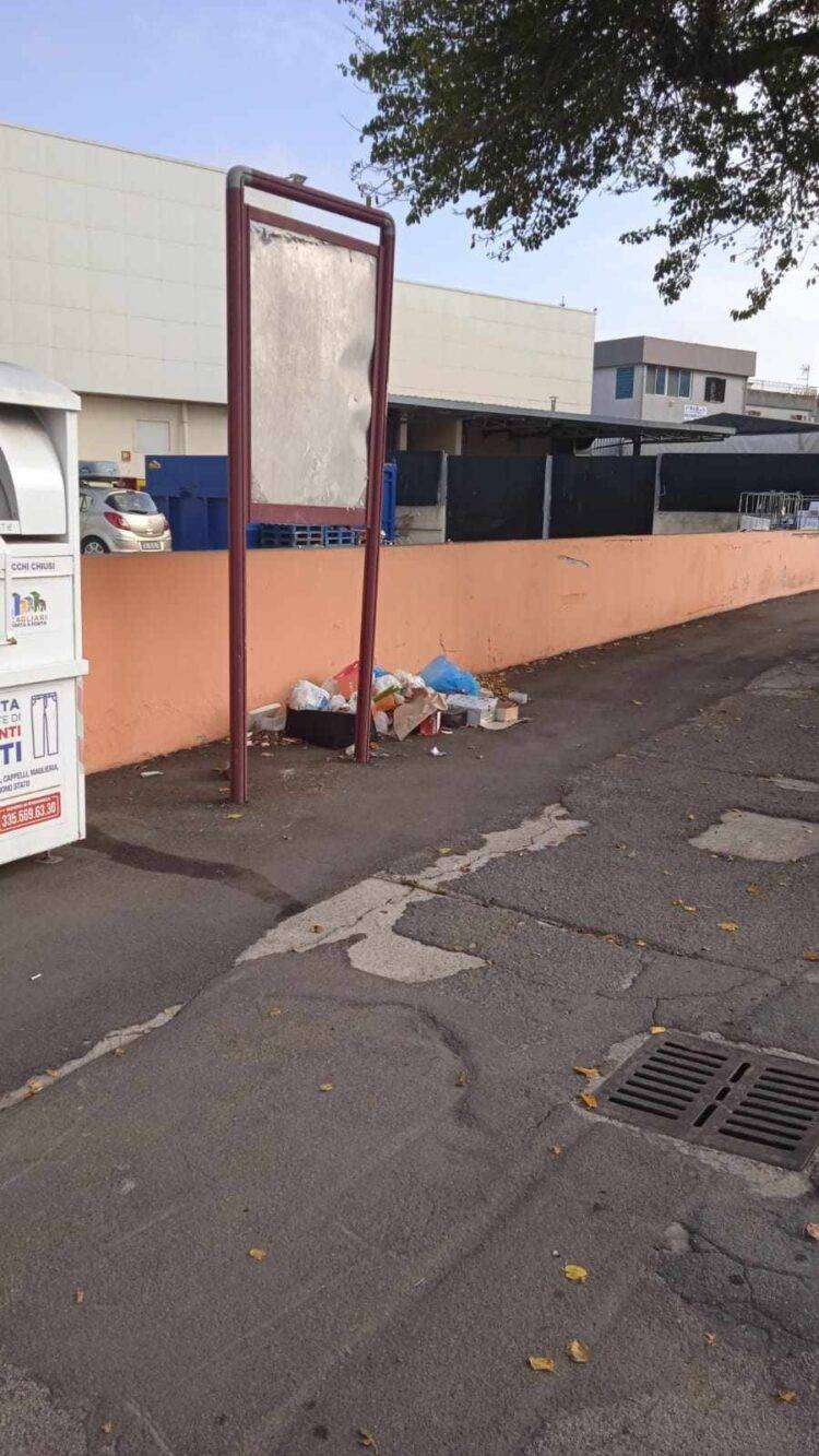 Cagliari, rifiuti in via dei Valenzani: tante le segnalazioni dei cittadini