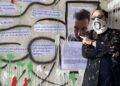 Demolita l’installazione critica verso lockdown e vaccini imposti!