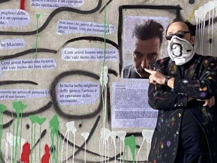 Demolita l’installazione critica verso lockdown e vaccini imposti!