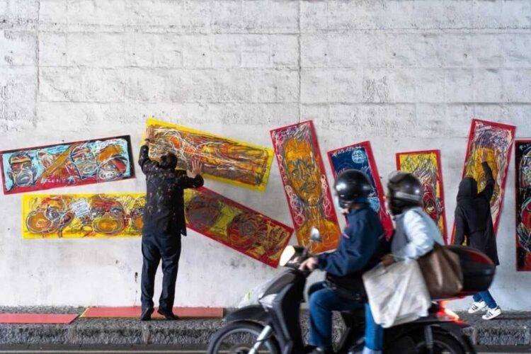 Demolita l’installazione critica verso lockdown e vaccini imposti!