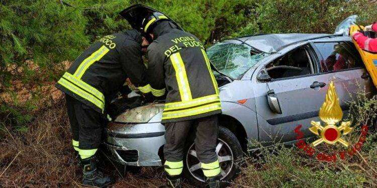 Auto esce fuoristrada a Ghilarza: un ferito