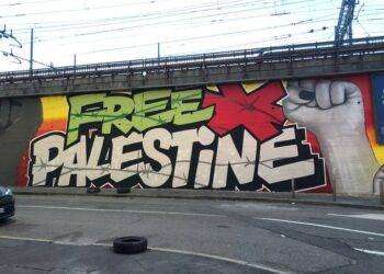 Contro l’assedio, a fianco della Palestina: a Milano dipinto maxi murales