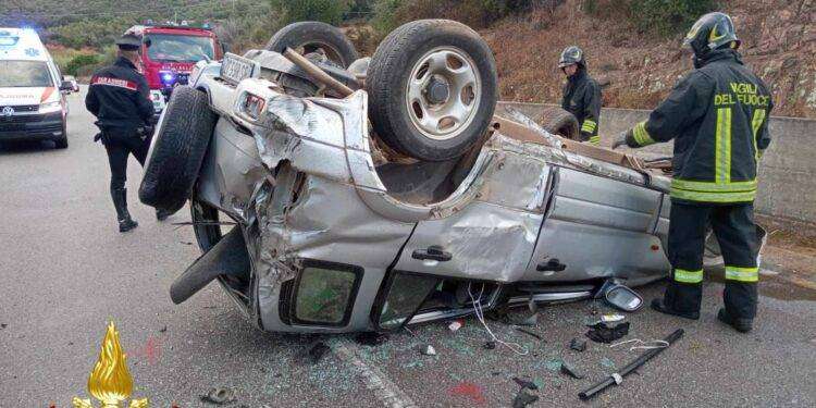 Scontro tra due auto vicino a Lanusei: due feriti