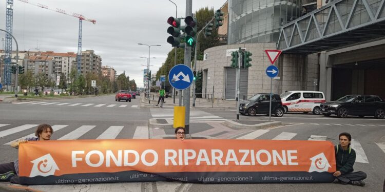 Ultima Generazione Milano, bloccato il traffico in centro