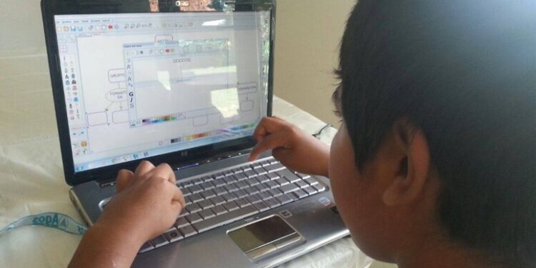 Pediatri, fino a 9 anni niente Internet e favorire le relazioni