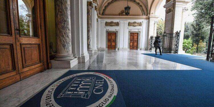 Cinque esperti Cnel, ‘salario minimo rafforza contratti’