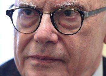 Il virostar Galli rinviato a giudizio per concorsi truccati all’Università