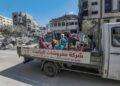 Il regime sionista israeliano bombarda un convoglio di palestinesi in fuga