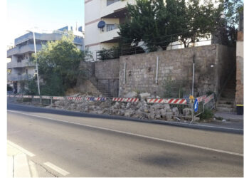 Cagliari, crolli e macerie al posto dei marciapiedi. La vergogna di via Is Maglias compie 3 anni