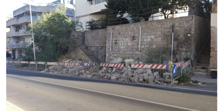 Cagliari, crolli e macerie al posto dei marciapiedi. La vergogna di via Is Maglias compie 3 anni